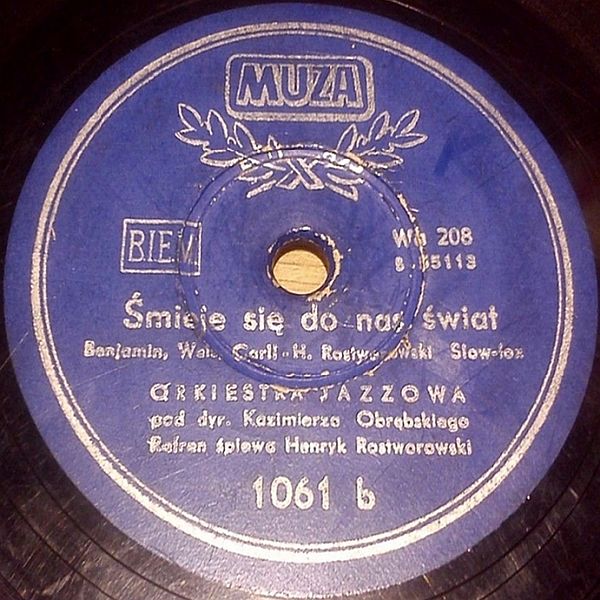 https://staremelodie.pl/piosenka/2303/Smieje_sie_do_nas_swiat