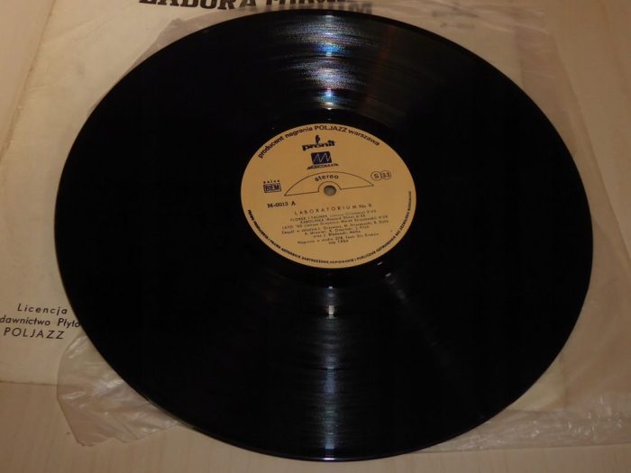 https://www.discogs.com/release/6799309-Laboratorium-No-8