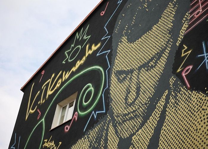 https://gazetakrakowska.pl/legendarny-kompozytor-ma-w-krakowie-swoj-mural/ga/c13-17495493/zd/66906999