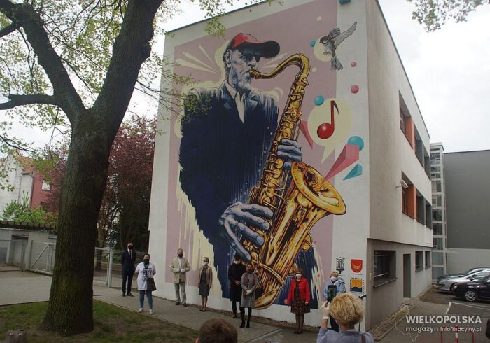 https://wielkopolskamagazyn.pl/nowy-tomysl-oficjalnie-odslonieto-mural-przedstawiajacy-wizerunek-jana-ptaszyna-wroblewskiego-zdjeciafilm/