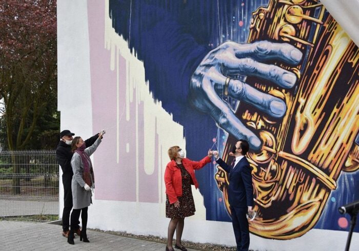 https://wielkopolskamagazyn.pl/nowy-tomysl-oficjalnie-odslonieto-mural-przedstawiajacy-wizerunek-jana-ptaszyna-wroblewskiego-zdjeciafilm/