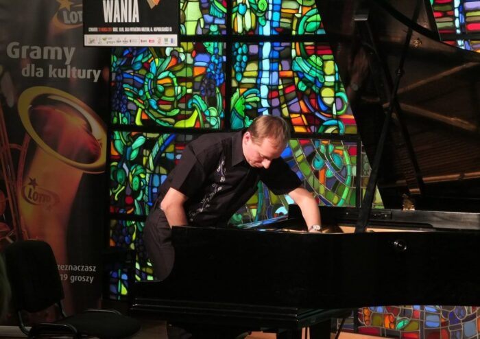 https://mzl.zgora.pl/2017/03/23/kazdy-dzwiek-zlotem-recital-dominika-wani/