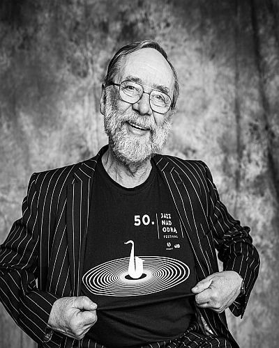 http://jazzforum.com.pl/main/news/wojtek-siwek-nie-yje