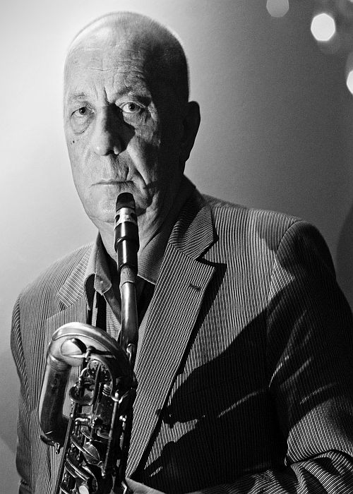 https://jazzforum.com.pl/main/news/waldemar-kurpiski-mistrz-barytonu
