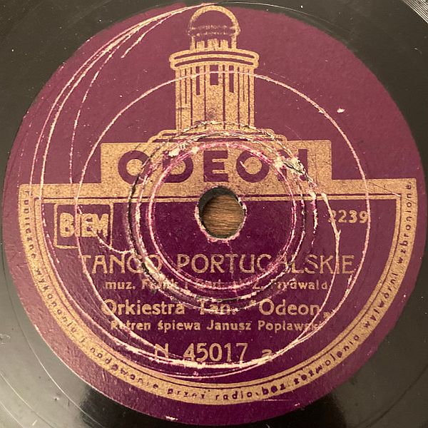 https://www.discogs.com/release/25663855-Orkiestra-Tan-Odeon-Refren-%C5%9Apiewa-Janusz-Pop%C5%82awski-2-Orkiestra-Harry-Roy-Tango-Portugalskie-Kto-Tu