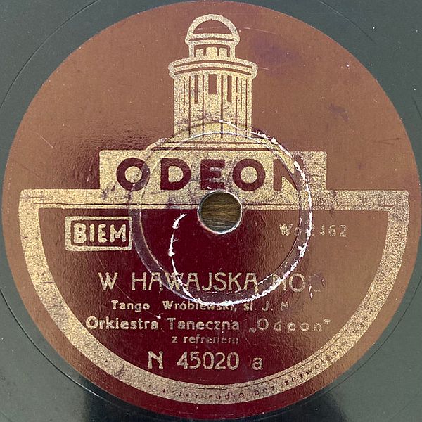 https://www.discogs.com/release/30683611-Orkiestra-Taneczna-Odeon-Z-Refrenem-Orkiestra-Harry-Roy-W-Hawajsk%C4%85-Noc-Urok-Szko%C5%82y